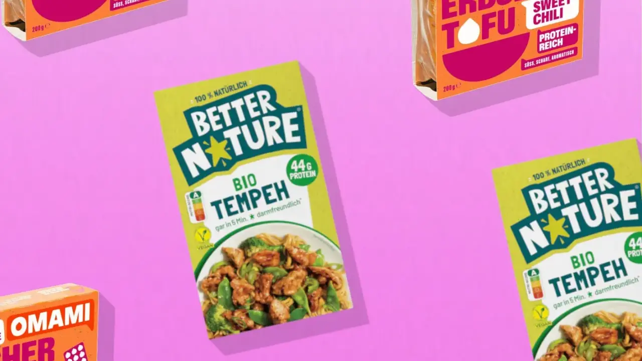 Bio Tempeh von Better Nature, eine proteinreiche, vegane Mahlzeit, die schnell zubereitet ist. Was ist Tempeh? Ein fermentiertes Sojaprodukt.