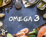 Omega 3: Fisch, Garnelen, Lachs, Nüsse, Samen und Olivenöl – alles gut für den Blutdruck.