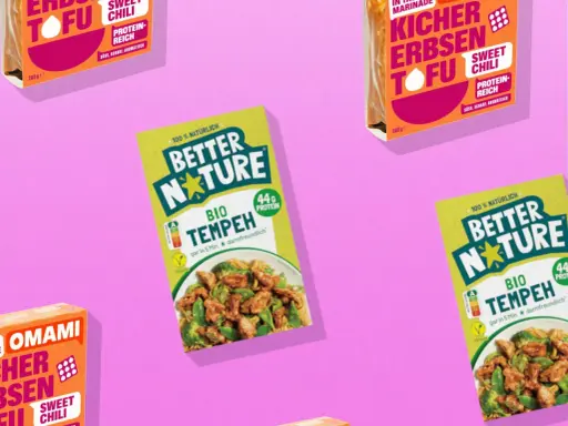 Bio Tempeh von Better Nature, eine proteinreiche, vegane Mahlzeit, die schnell zubereitet ist. Was ist Tempeh? Ein fermentiertes Sojaprodukt.