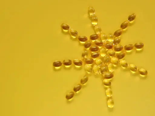 Sonnenförmig angeordnete Kapseln, die an Vitamin D bei MS erinnern.