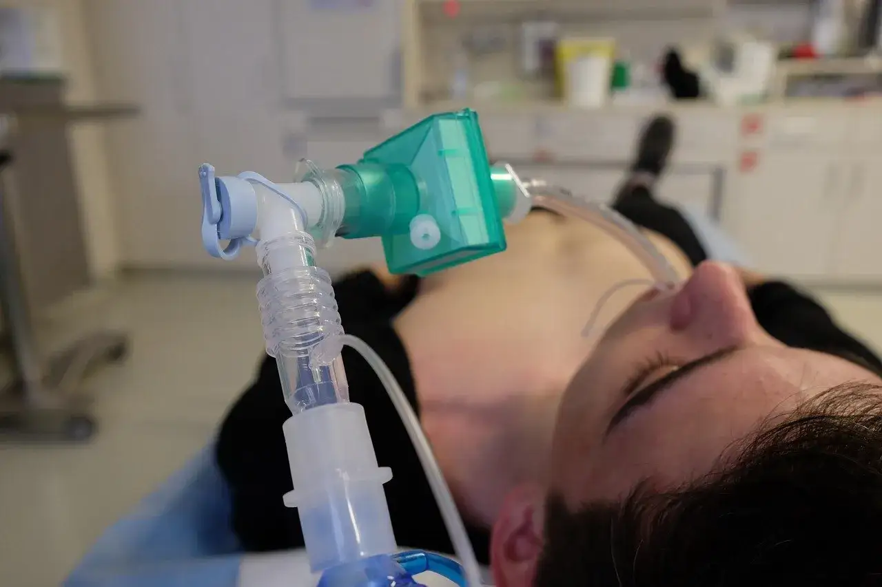 Beatmungsger&auml;t f&uuml;r COPD-Patienten auf der Intensivstation.